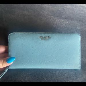 Large Kate spade wallet in pristine condition